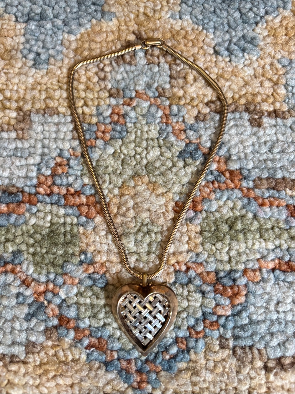 Vintage Trifari “Hearthrob” choker from 1951 designed by Alfred Philippe - Picture 3 of 8